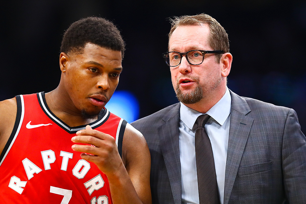 徐皓阳晒出童年身穿曼联战袍照片，引起热议.