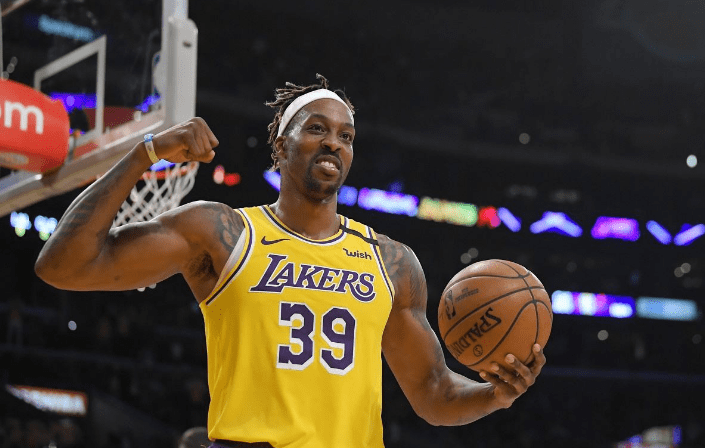 做出侮辱性 做出侮辱性